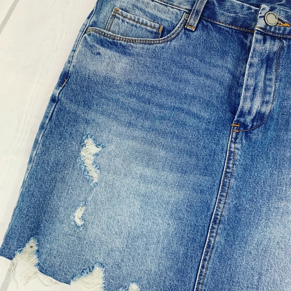 BLANK NYC Denim Jean Distressed Mini Skirt Sz 29 - Picture 5 of 11